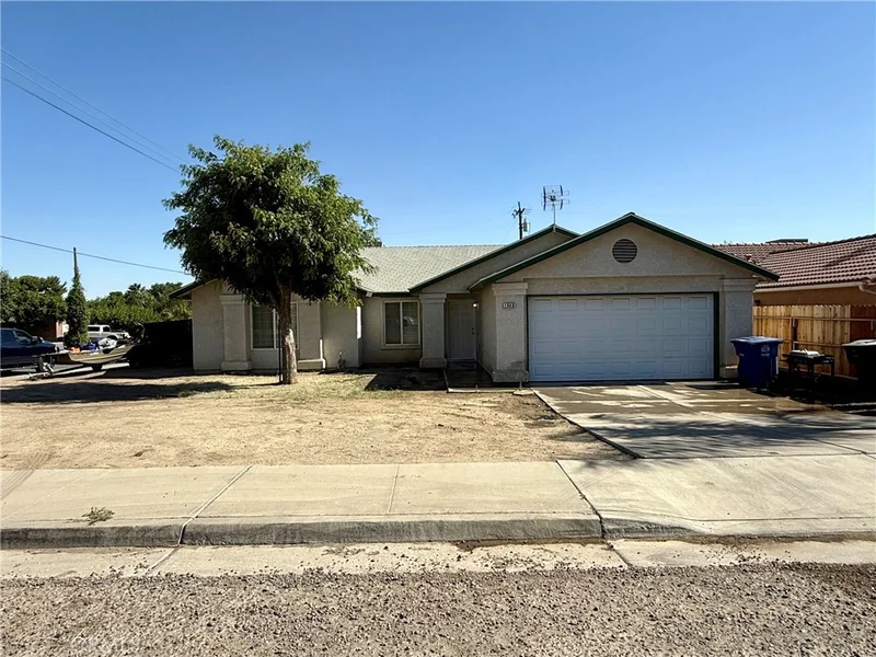 1048 E Yosemite, Avenal, CA 93204