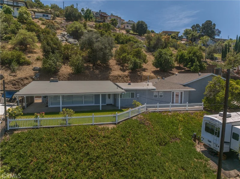 897 Leland Place