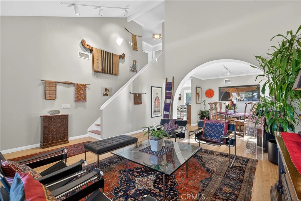 Interior 4