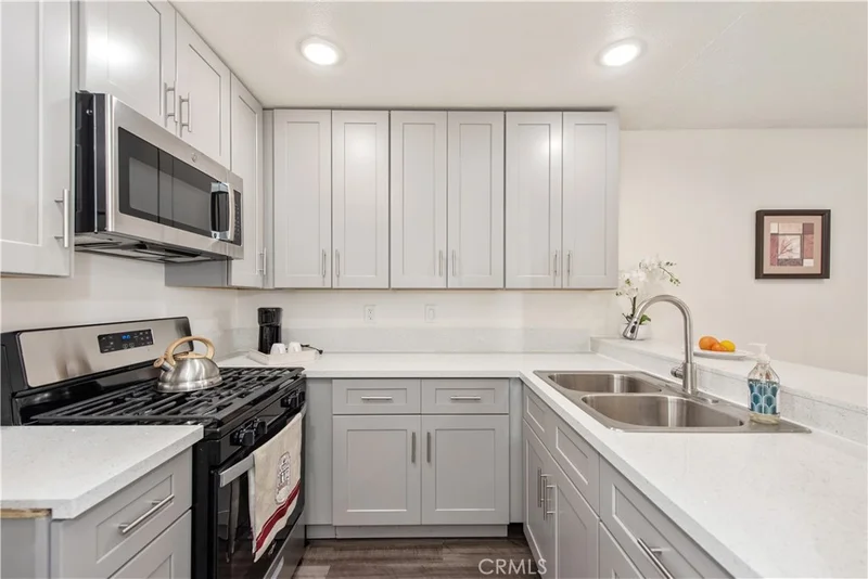 450 E 4th 416