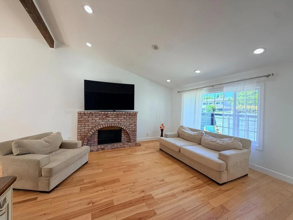 Interior 4
