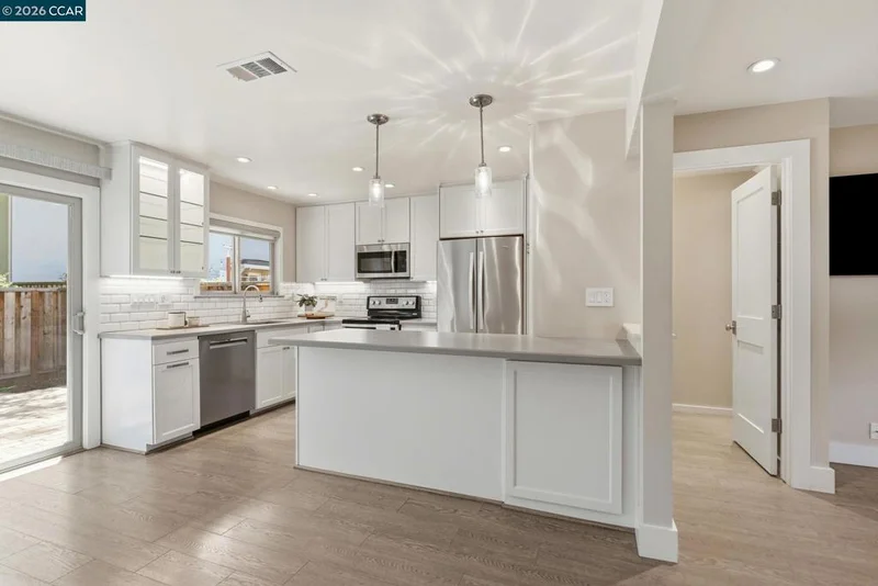 30 Miramonte Dr photo 2