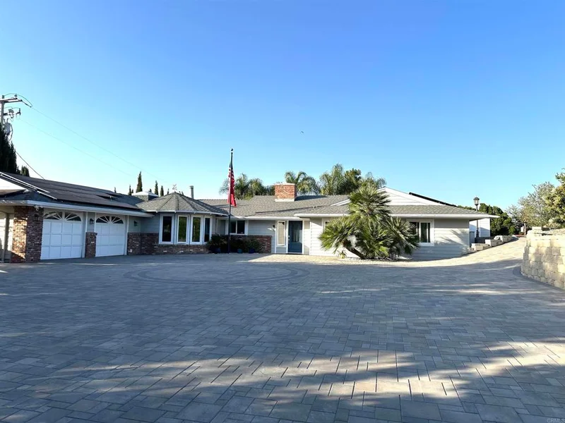 1001 Riverview Drive photo 2