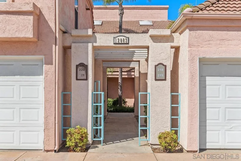 12083 Calle de Montana 219