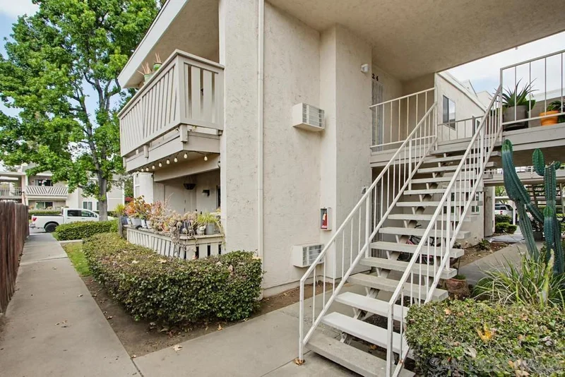 512 Sandalwood 4, Escondido, CA 92027