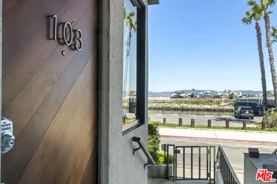 6209 Pacific Avenue 103 photo 2