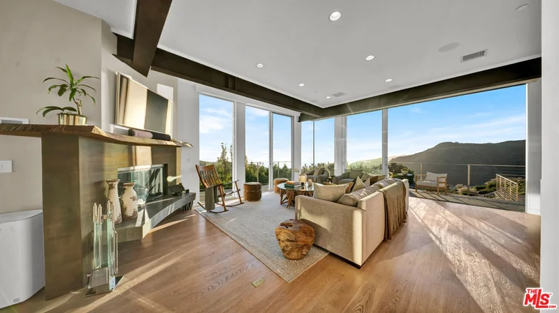 2915 Tuna Canyon Road photo 2