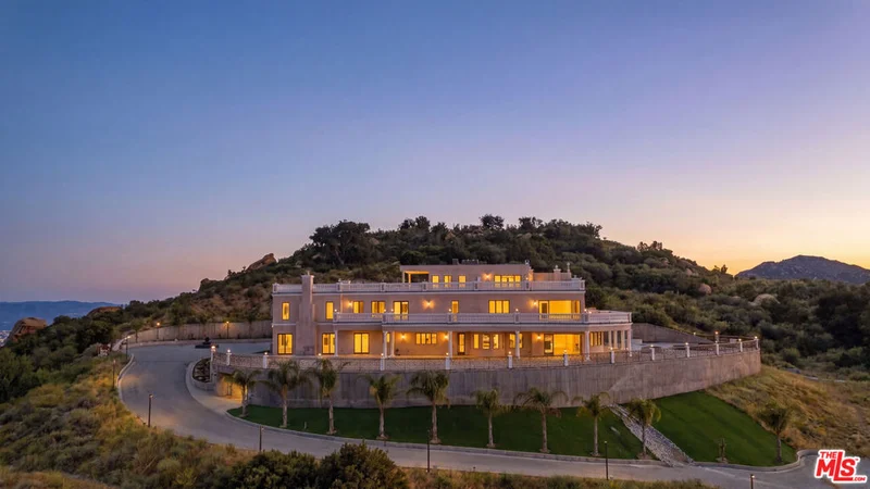11631 Poema Place