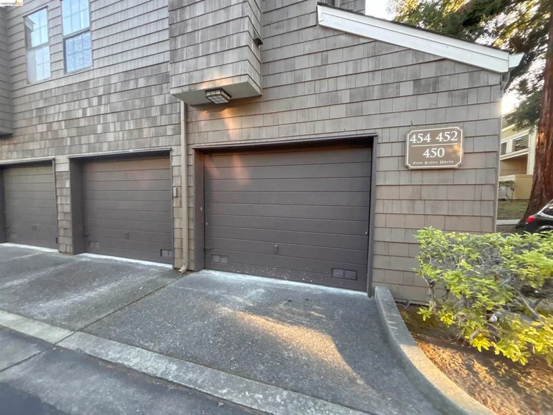 450 PINE RIDGE DR. photo 2