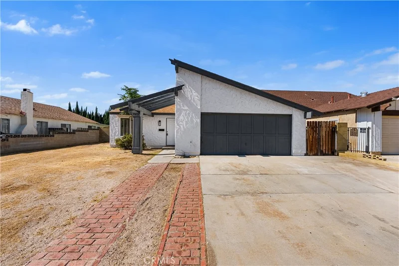 1015 Caperton, Lancaster, CA 93535