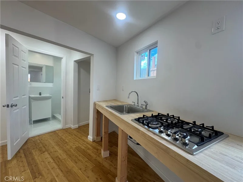 3615 N Mountain View photo 2