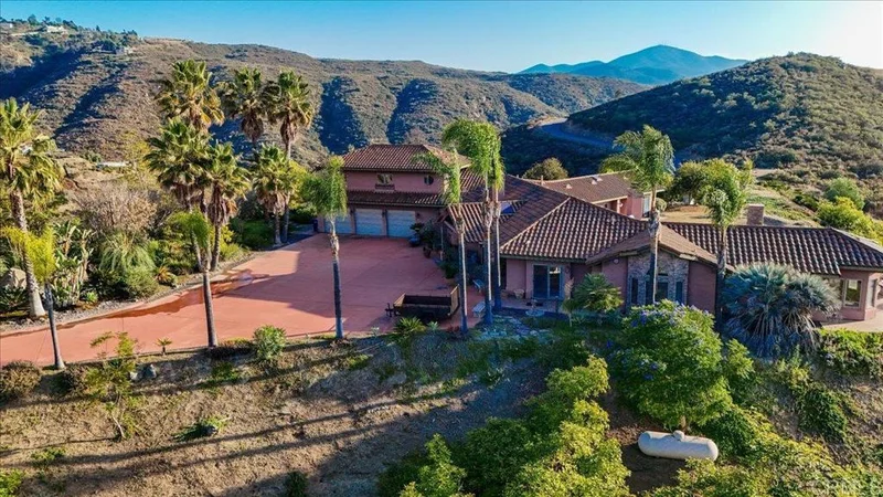 3592 Alta Loma Drive photo 2