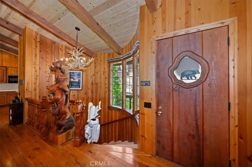 Interior 4