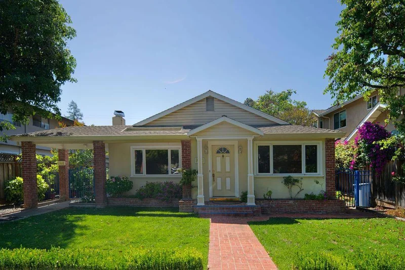558 Lassen, Los Altos, CA 94022