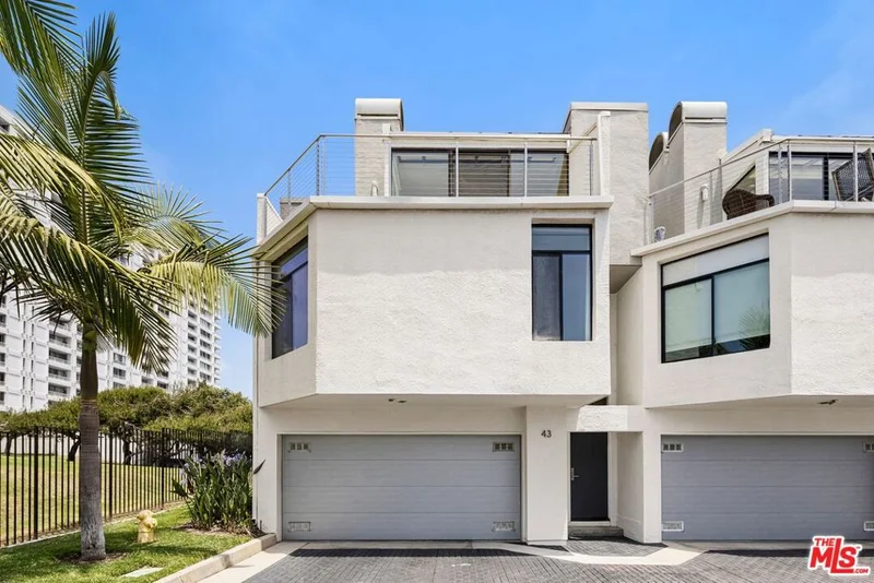 43 Sea Colony Drive