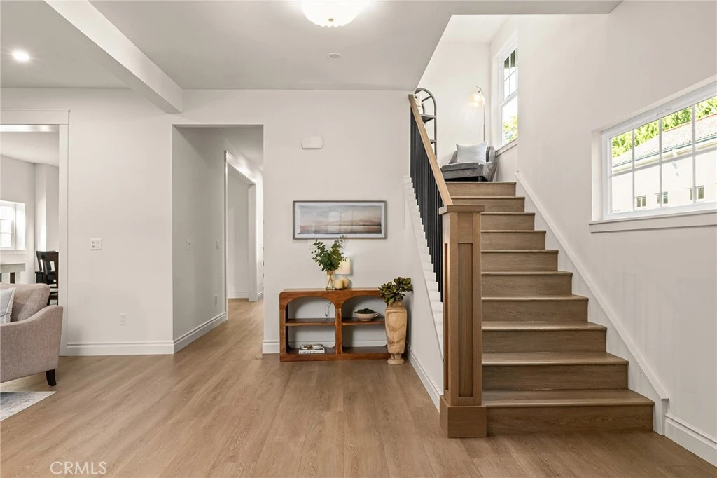 Interior 4
