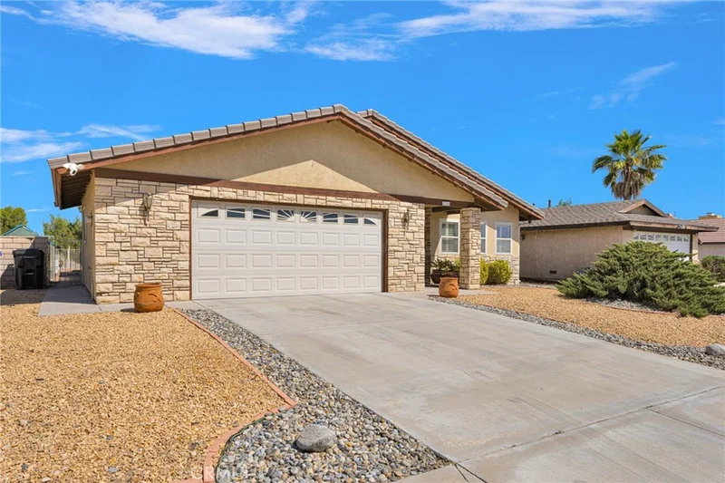 13748 Greenwood photo 2