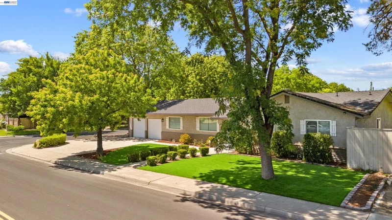 705 W Rumble Rd, Modesto, CA 95350