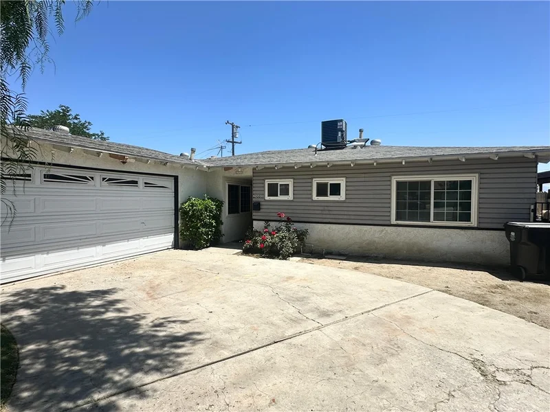 2900 Dore, Bakersfield, CA 93304