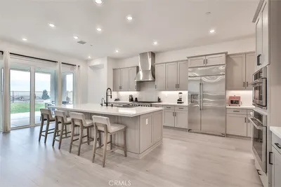 1112 W Empress photo 2