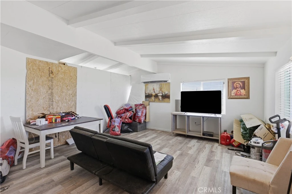 Interior 4