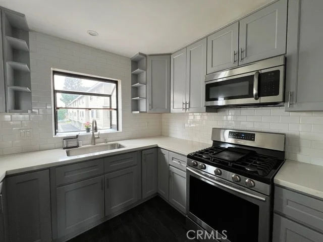 8338 Woodley Place 22 photo 2
