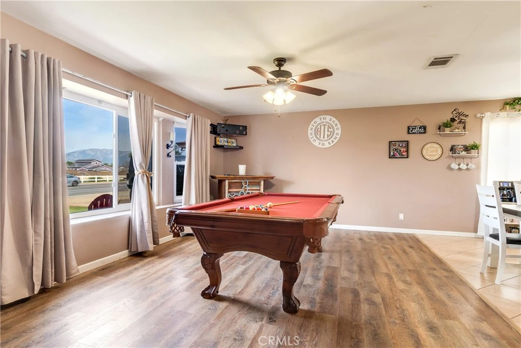 Interior 4