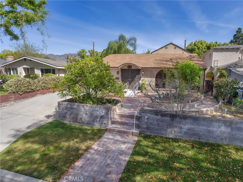 836 N Parish Place