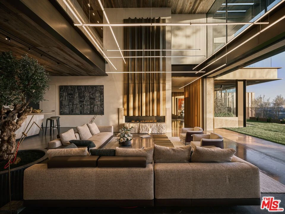 Interior 3