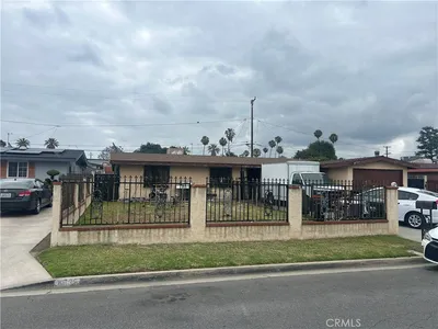 4526 N Saint Malo