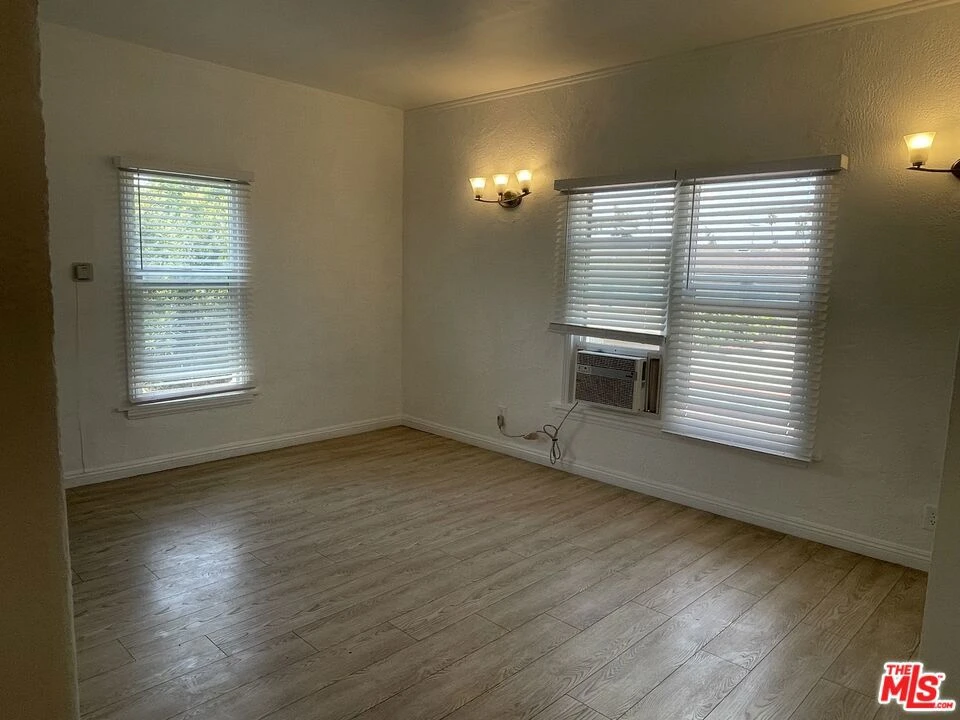 Interior 4