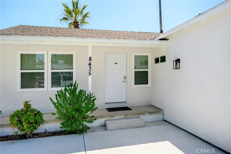 8435 Rincon Avenue photo 2
