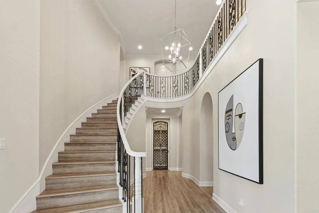 Interior 4