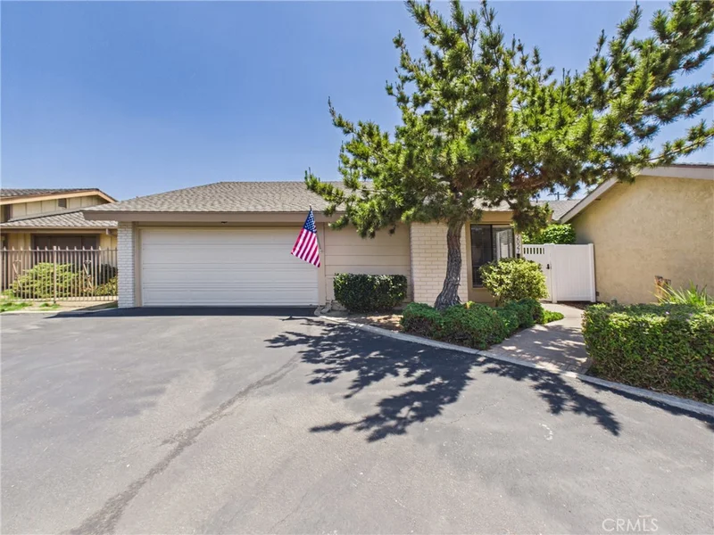 2027 E Fruit, Santa Ana, CA 92701