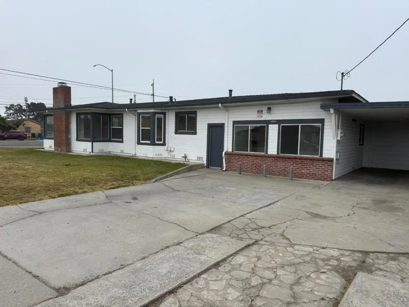 85 Paloma Avenue