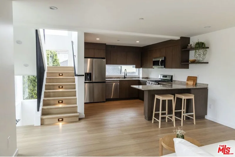 623 N Mariposa Avenue, Los Angeles, CA 90004