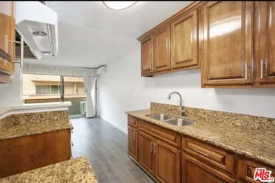 855 Victor Avenue 210 photo 2