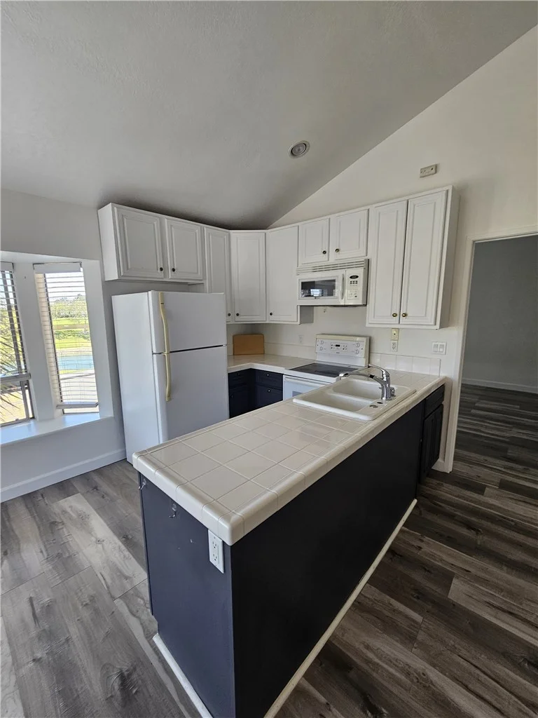 517 S Hewes B photo 2