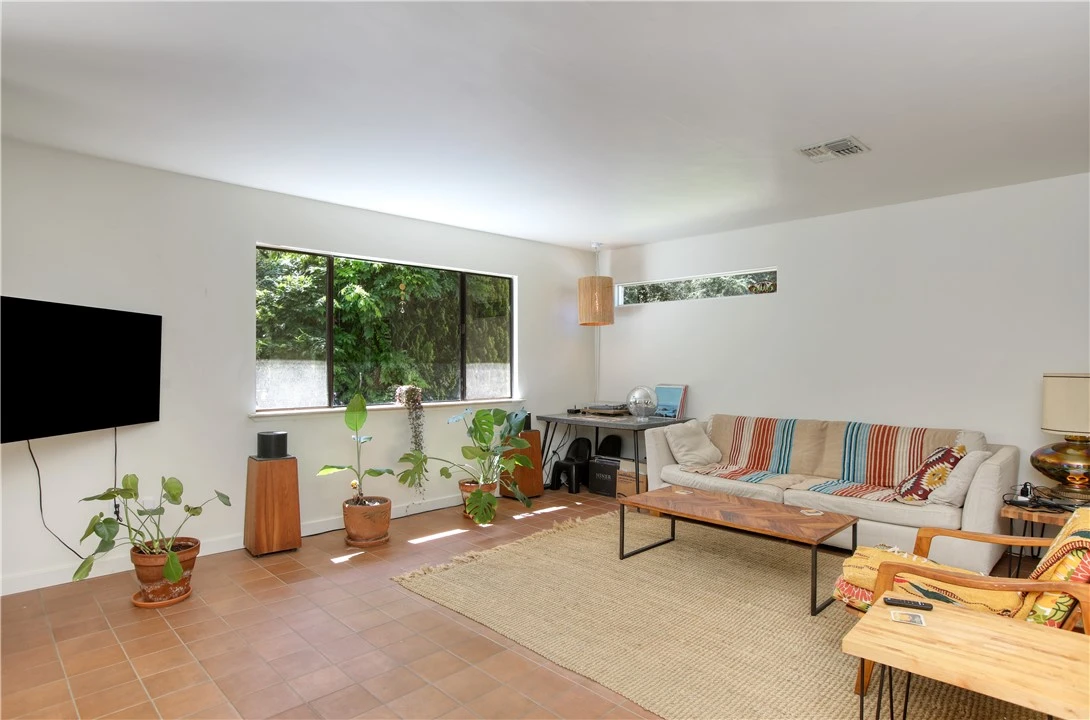 Interior 4