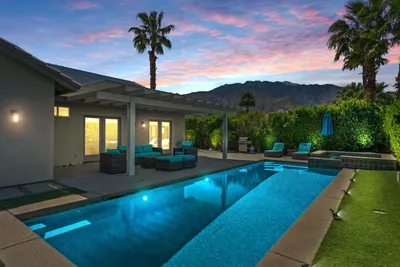 1502 Amelia Way