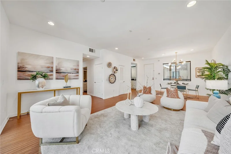 230 S Jackson 206