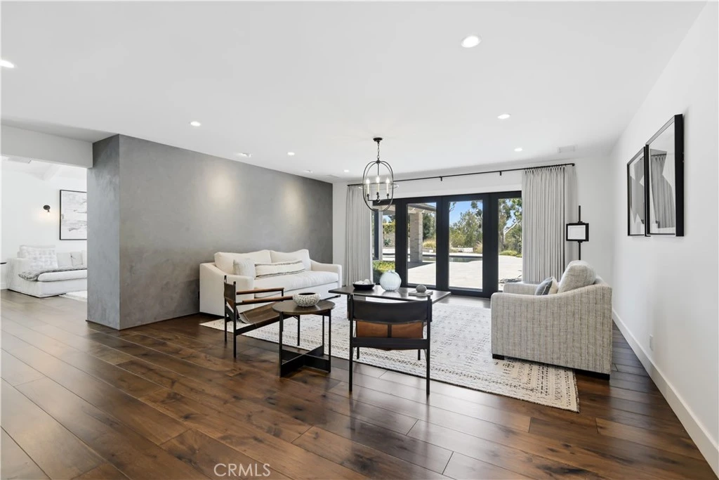 Interior 4