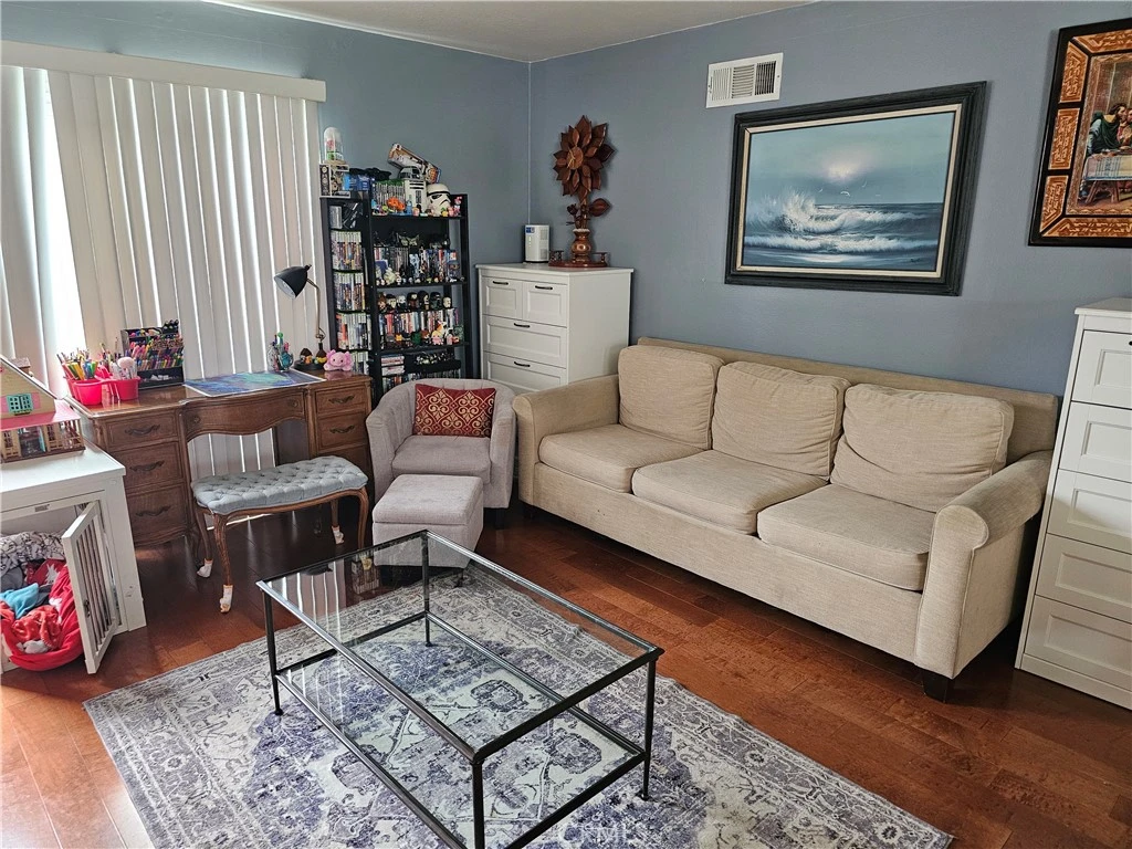 Interior 4