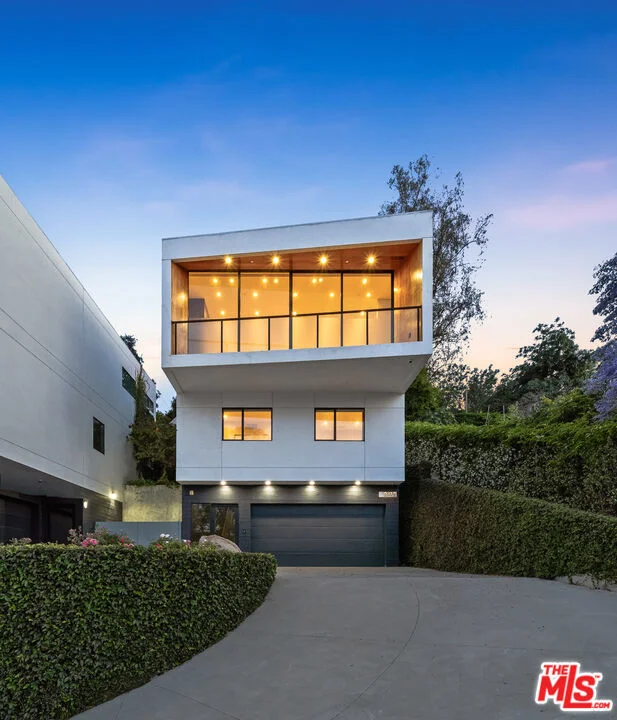 2412 Riverside Drive