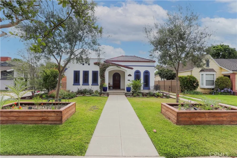 2421 Oakmont