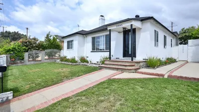 11445 Saticoy Street photo 2
