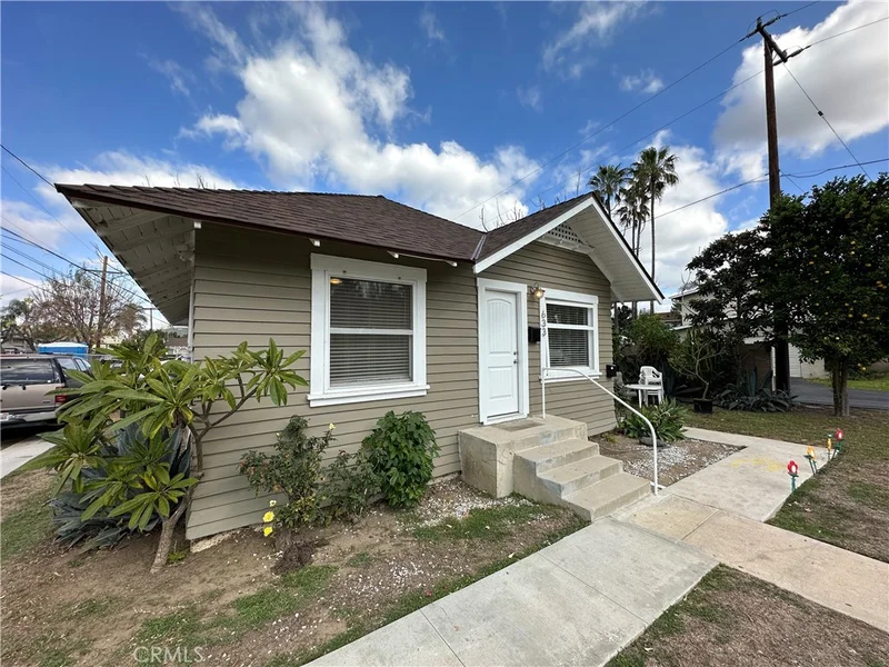 633 W Maple Avenue
