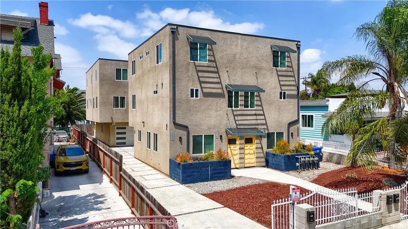 3019 S Raymond Avenue 1/2, Los Angeles, CA 90007