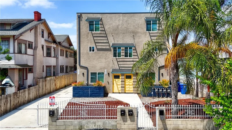 Photo 2 of 3019 S Raymond Avenue 1/2