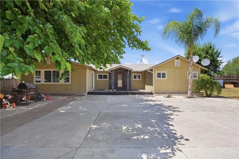5697 N Franklin